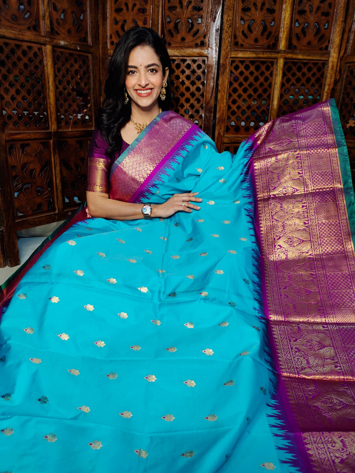 60% గద్వాల్ పట్టును అందిస్తున్నాయి