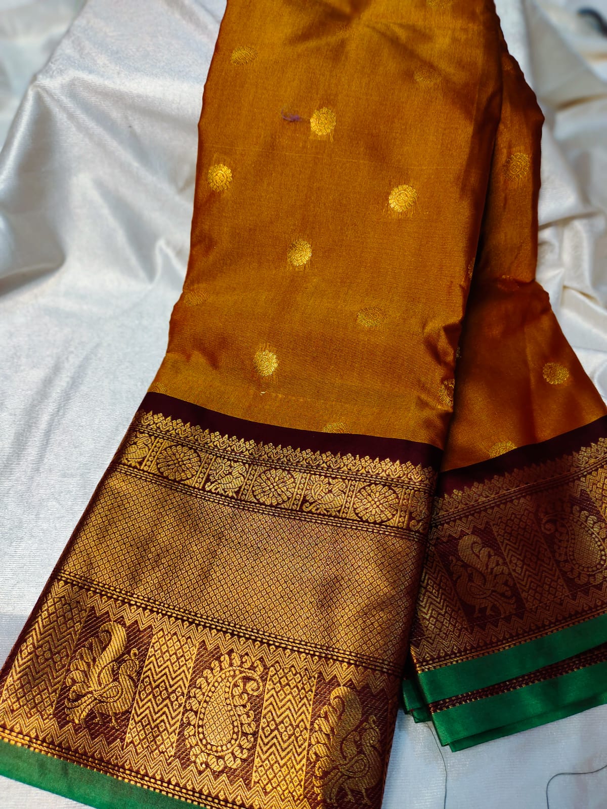 Vitange gadwal silk