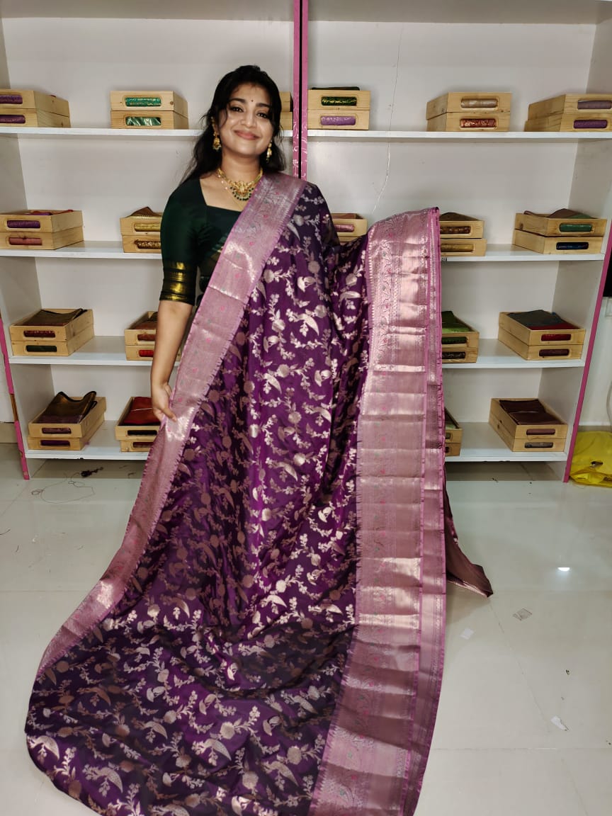 మృదువైన బనారసి పట్టు