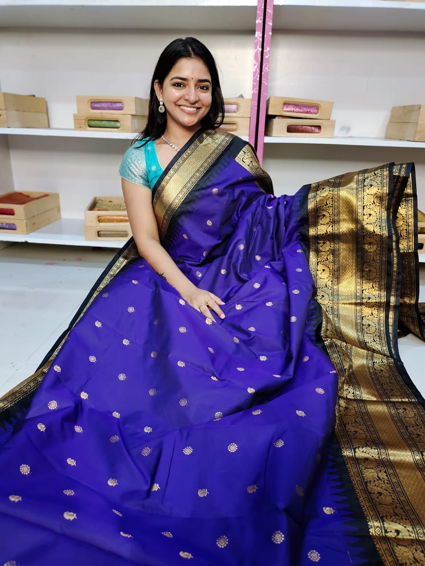 Gadwal offer sarees