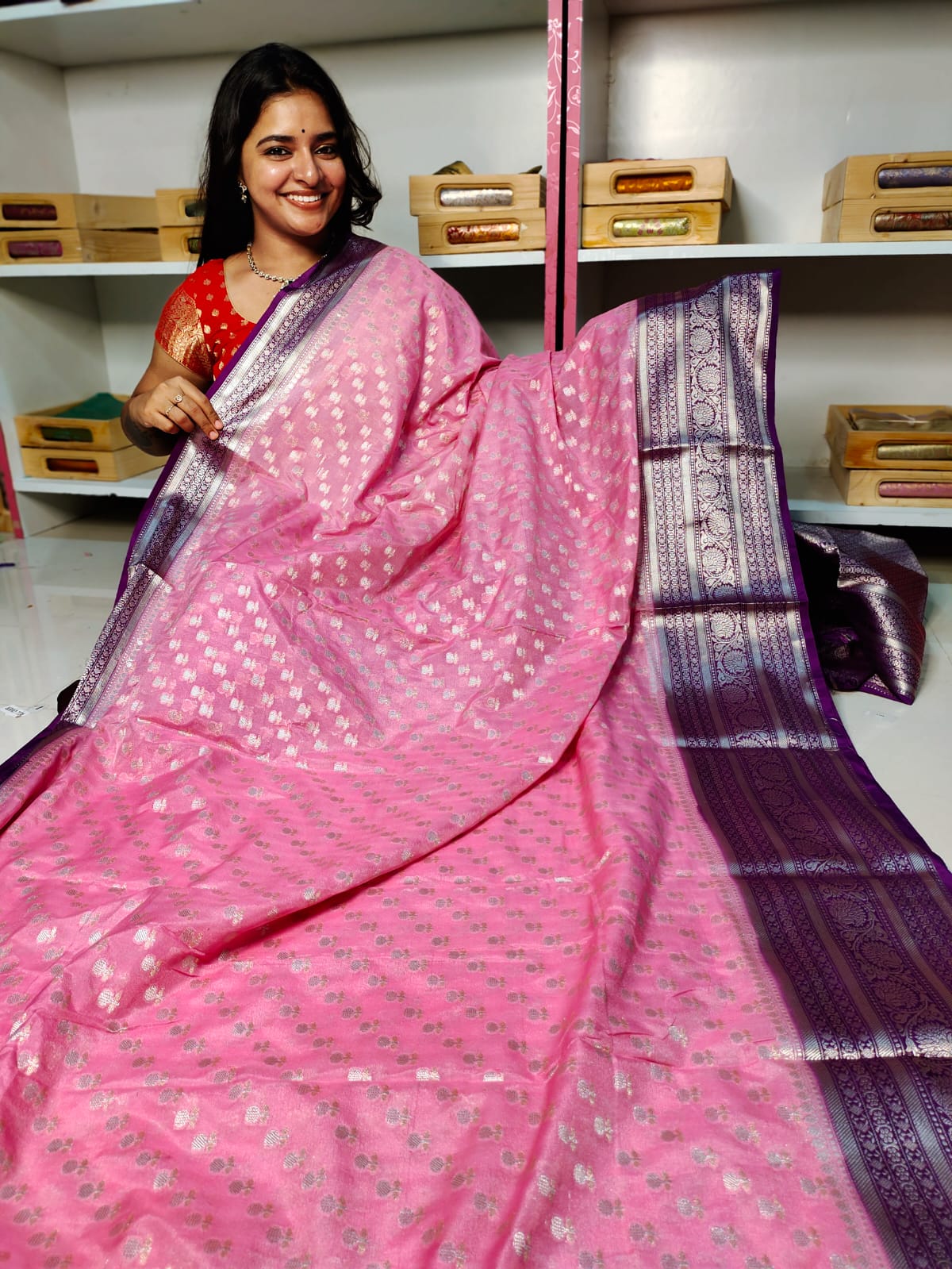 దీపావళికి చీరలు ఆఫర్ చేయండి