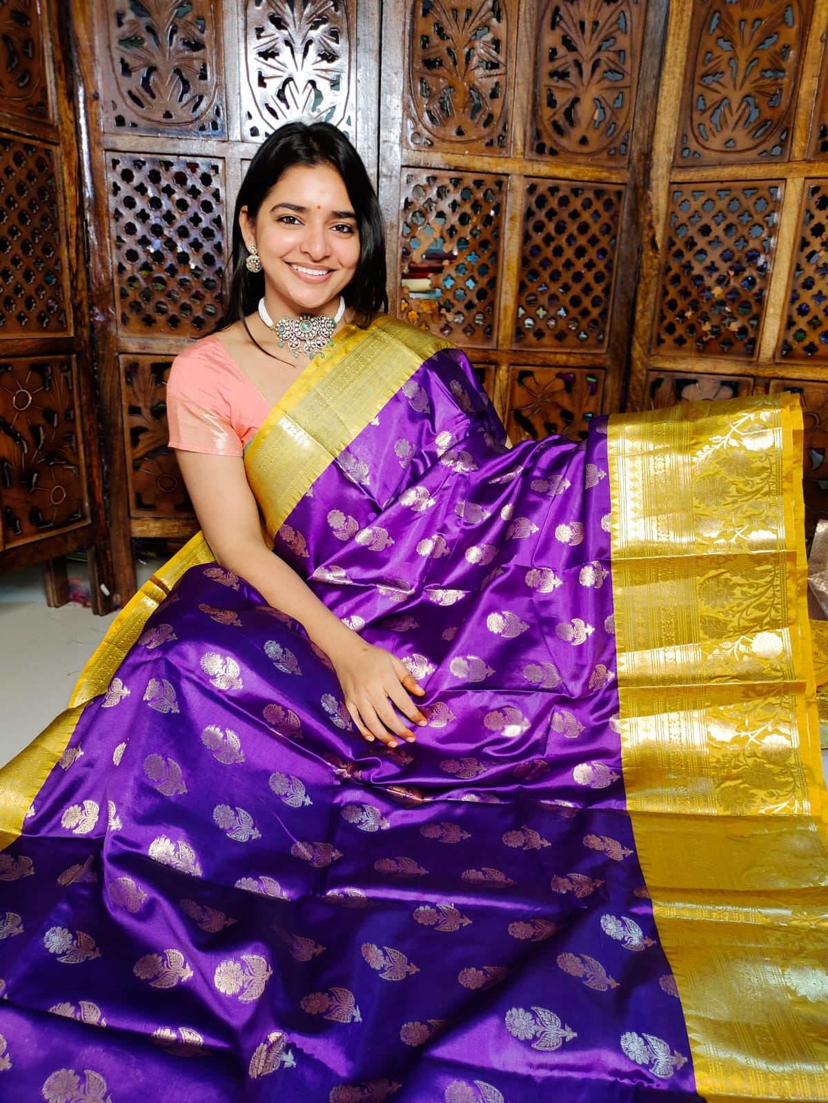 50% బనారసి పట్టు చీర ఆఫర్