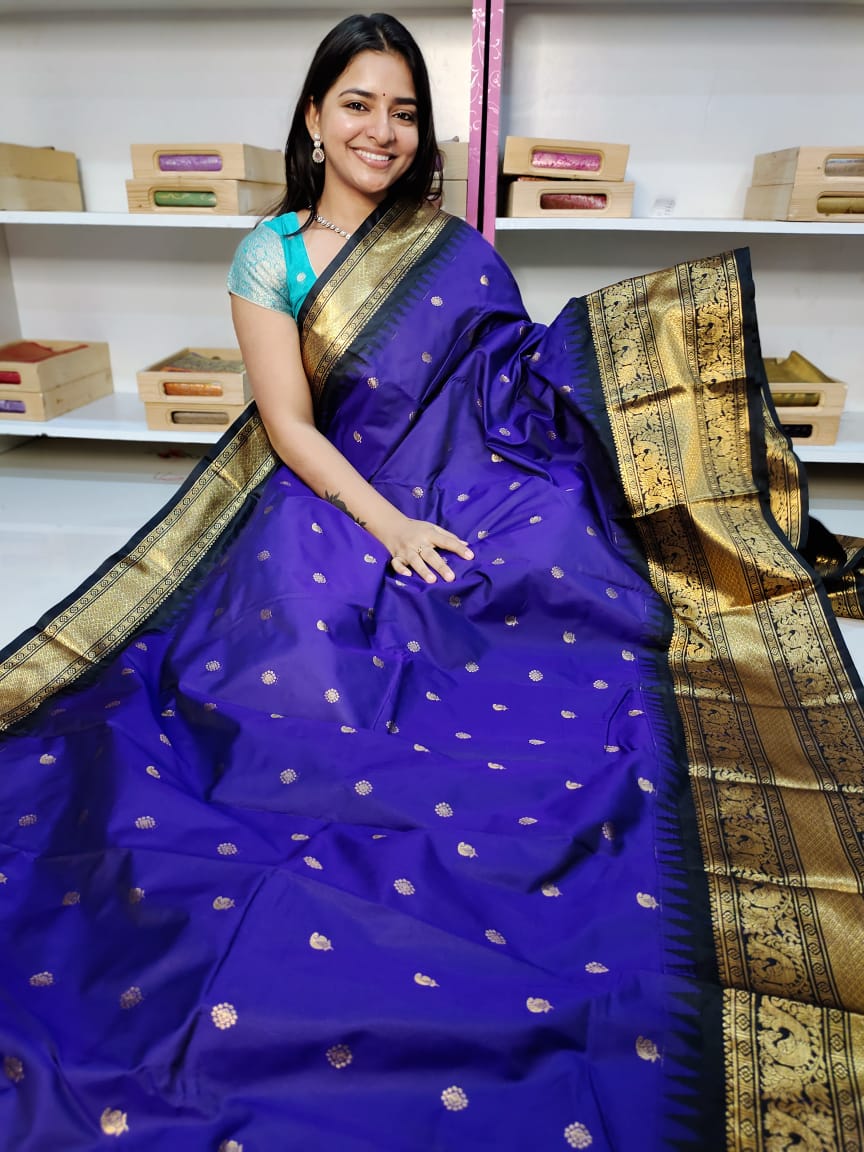 Gadwal offer sarees