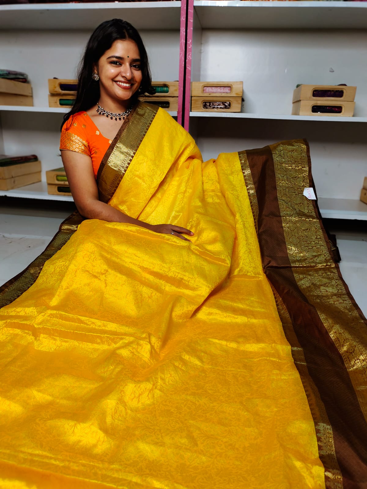 దీపావళికి చీరలు ఆఫర్ చేయండి