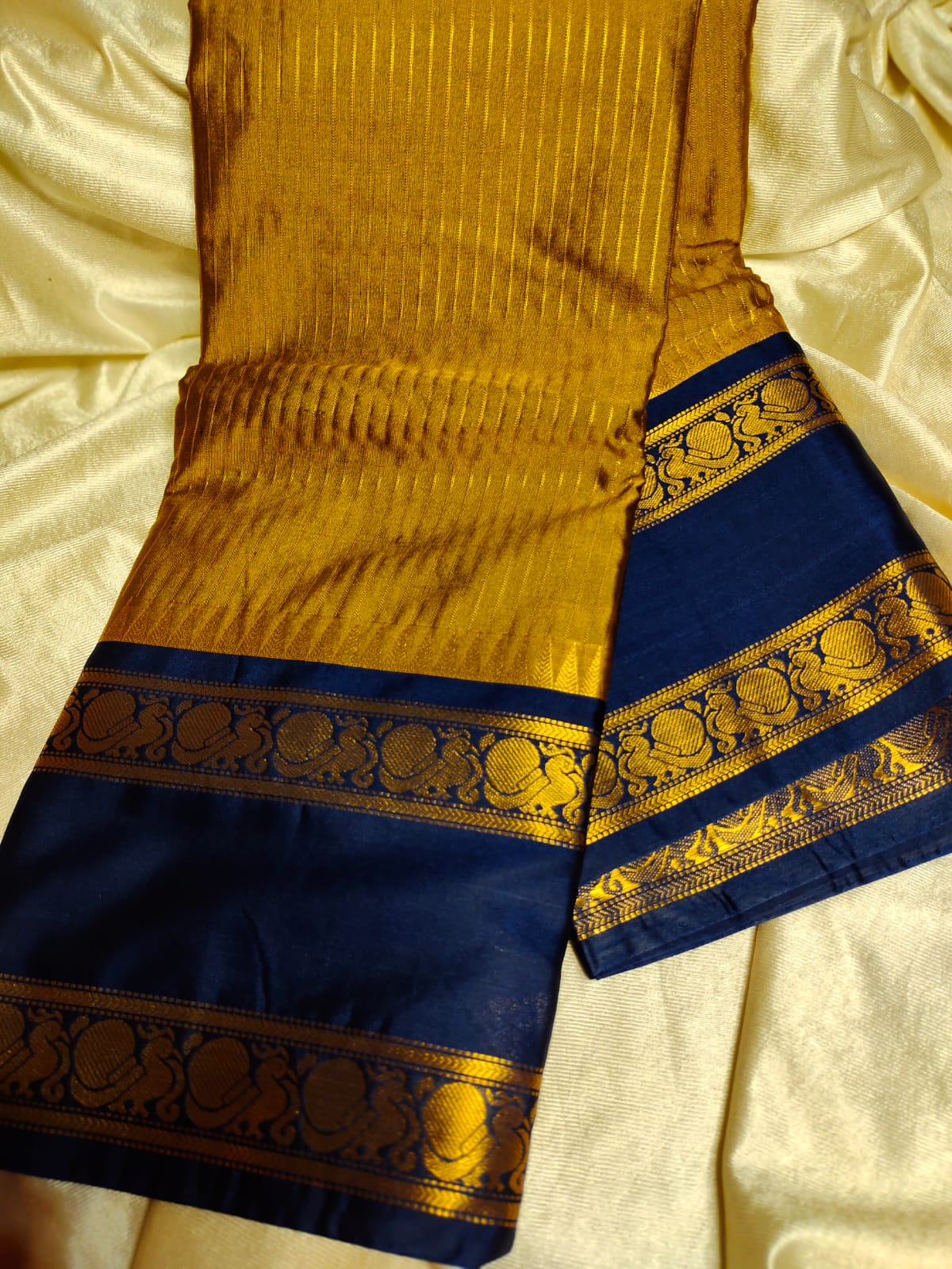 Vitange gadwal silk