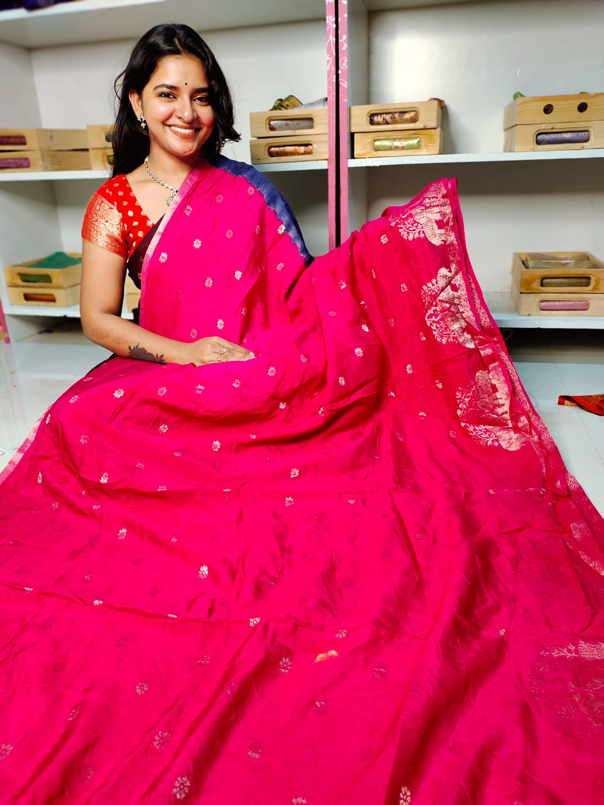 దీపావళికి చీరలు ఆఫర్ చేయండి