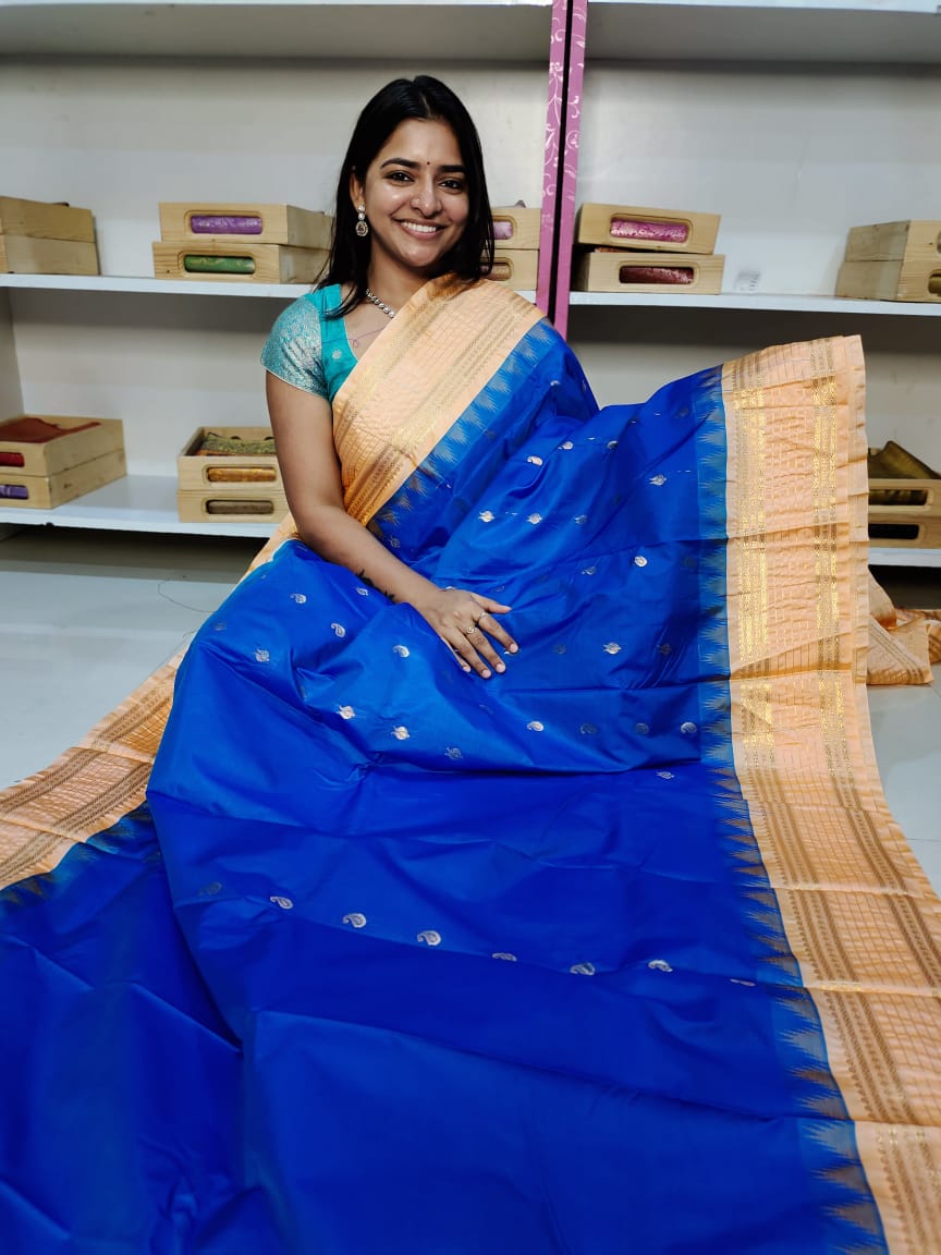 Gadwal offer sarees