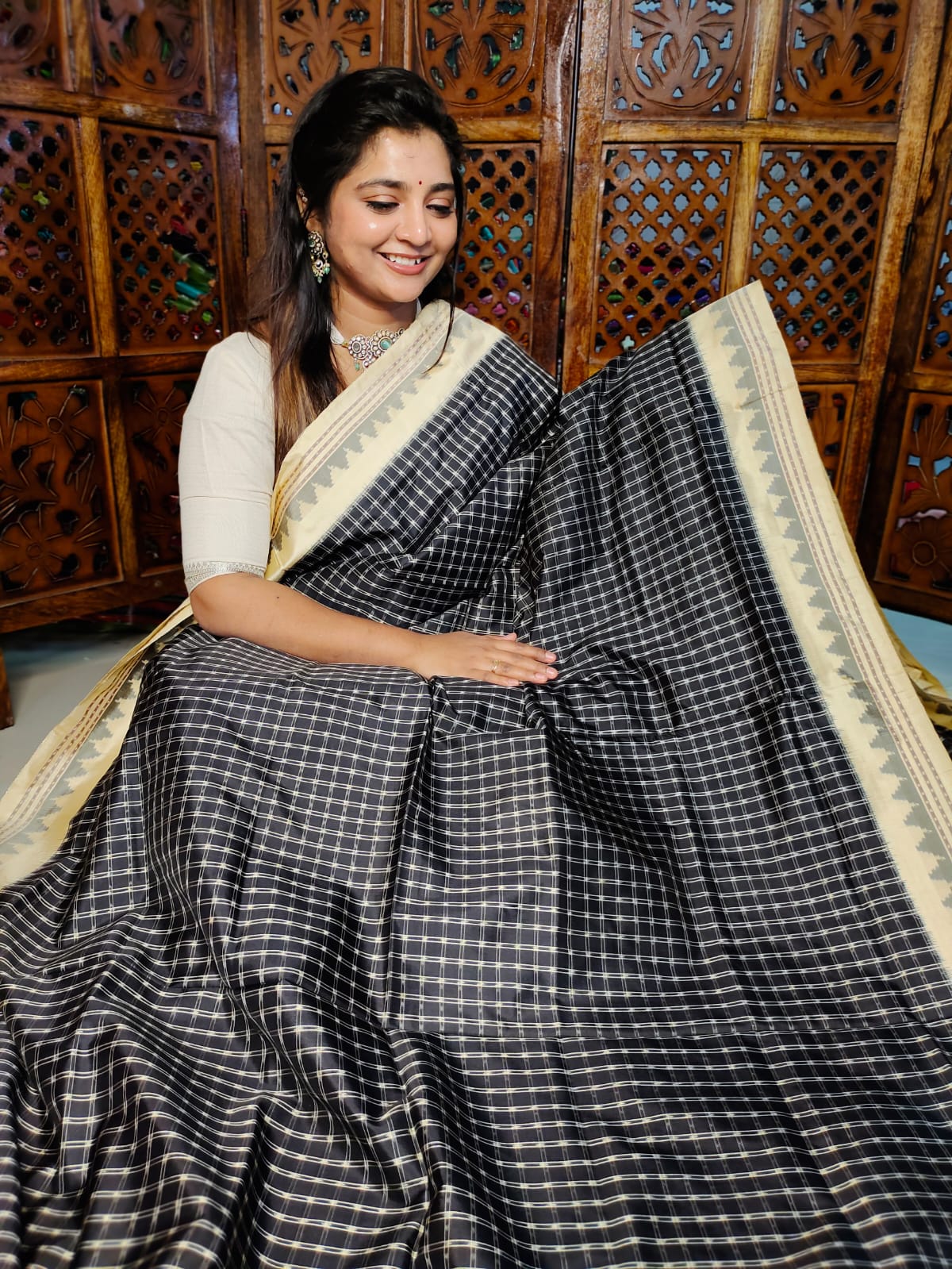 50% offer ikkat pattu saree
100% silk Mark certified