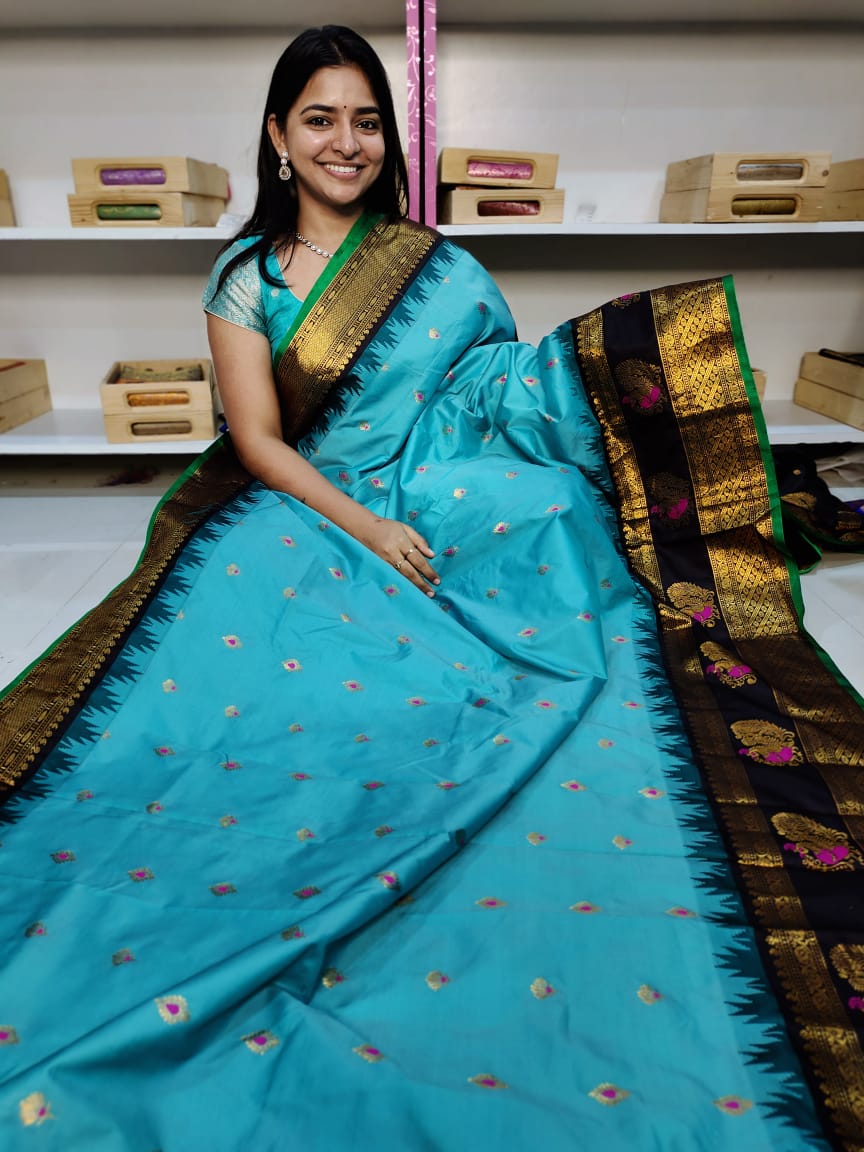 Gadwal offer sarees