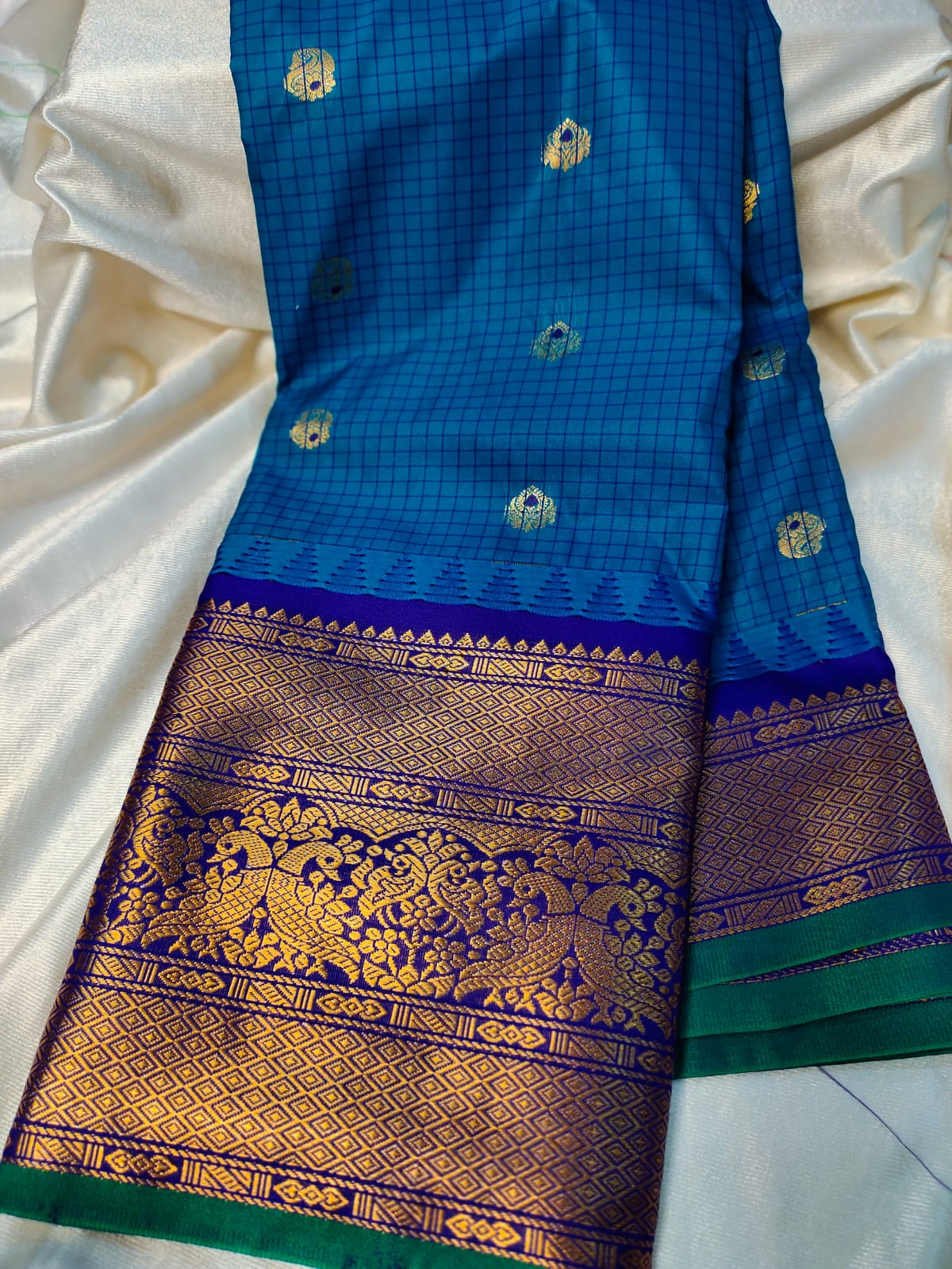 Vitange gadwal silk