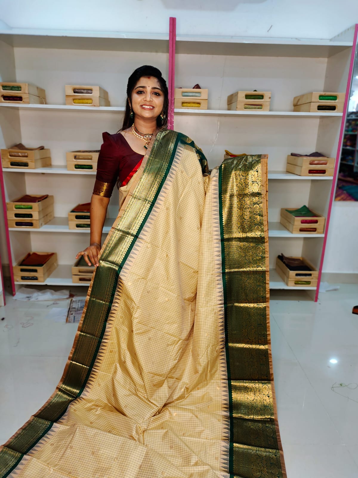 50% గద్వాల్ పట్టు చీరలను ఆఫర్ చేస్తాయి