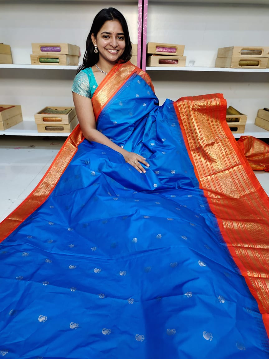 Gadwal offer sarees