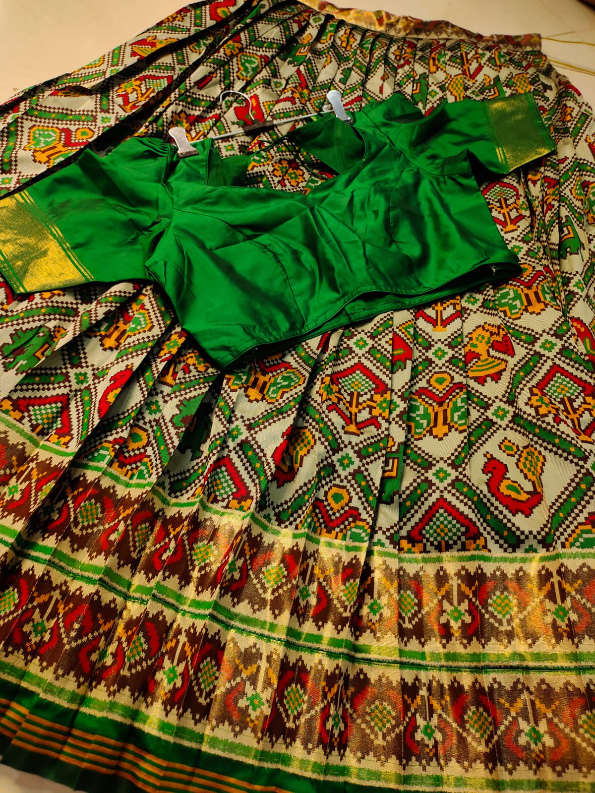 Patola lehangas