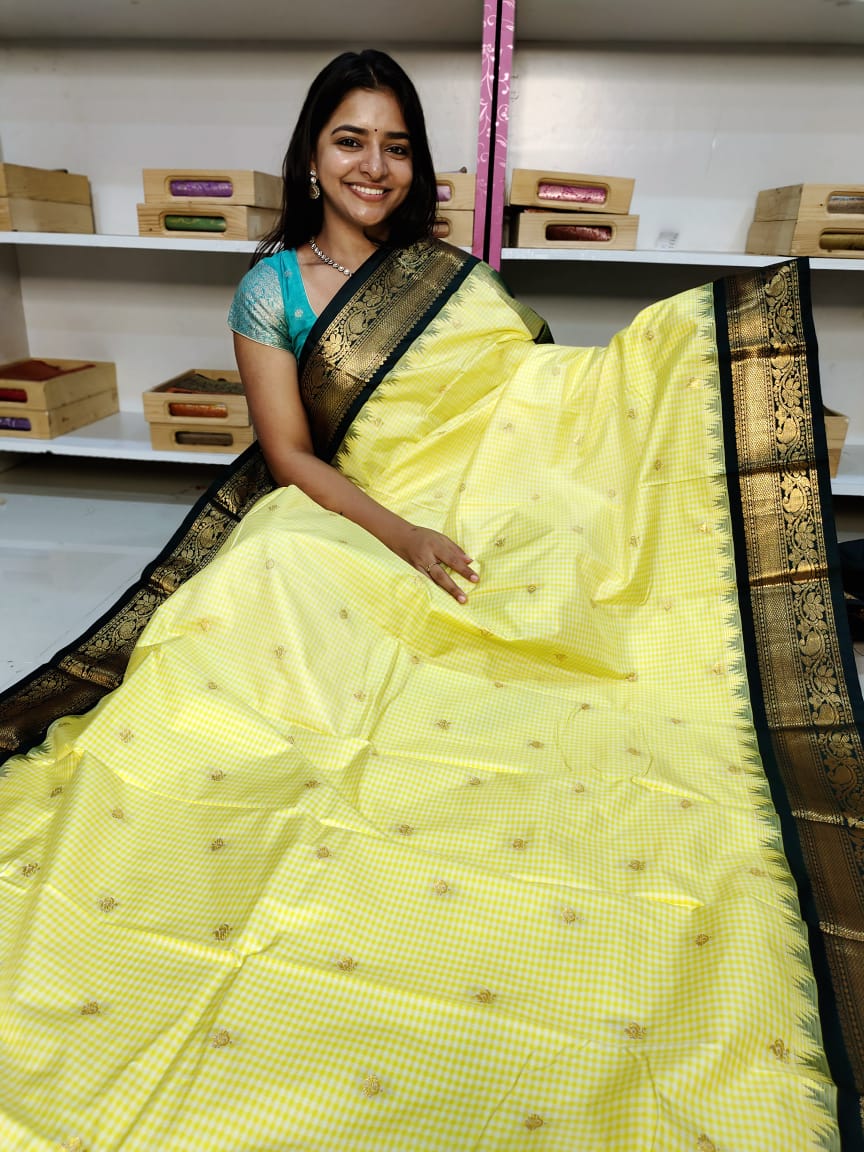 Gadwal offer sarees