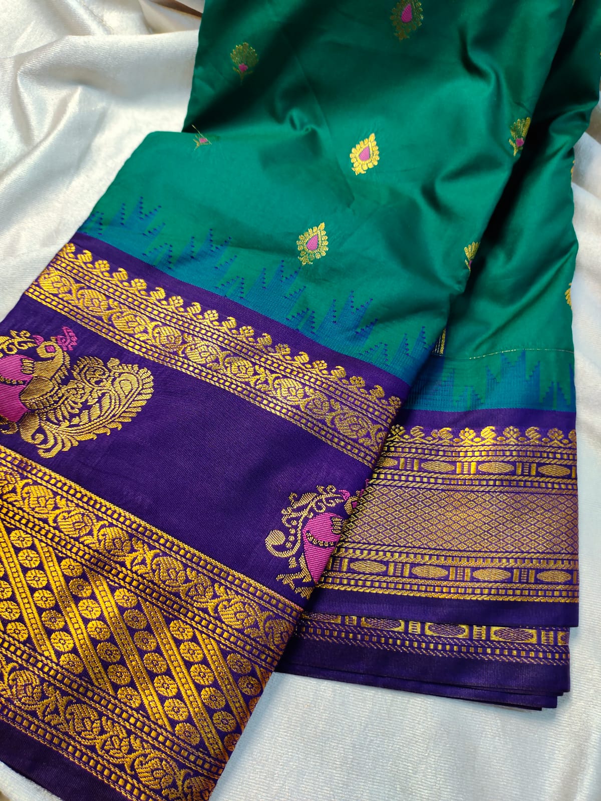 60% offer gadwal sarees