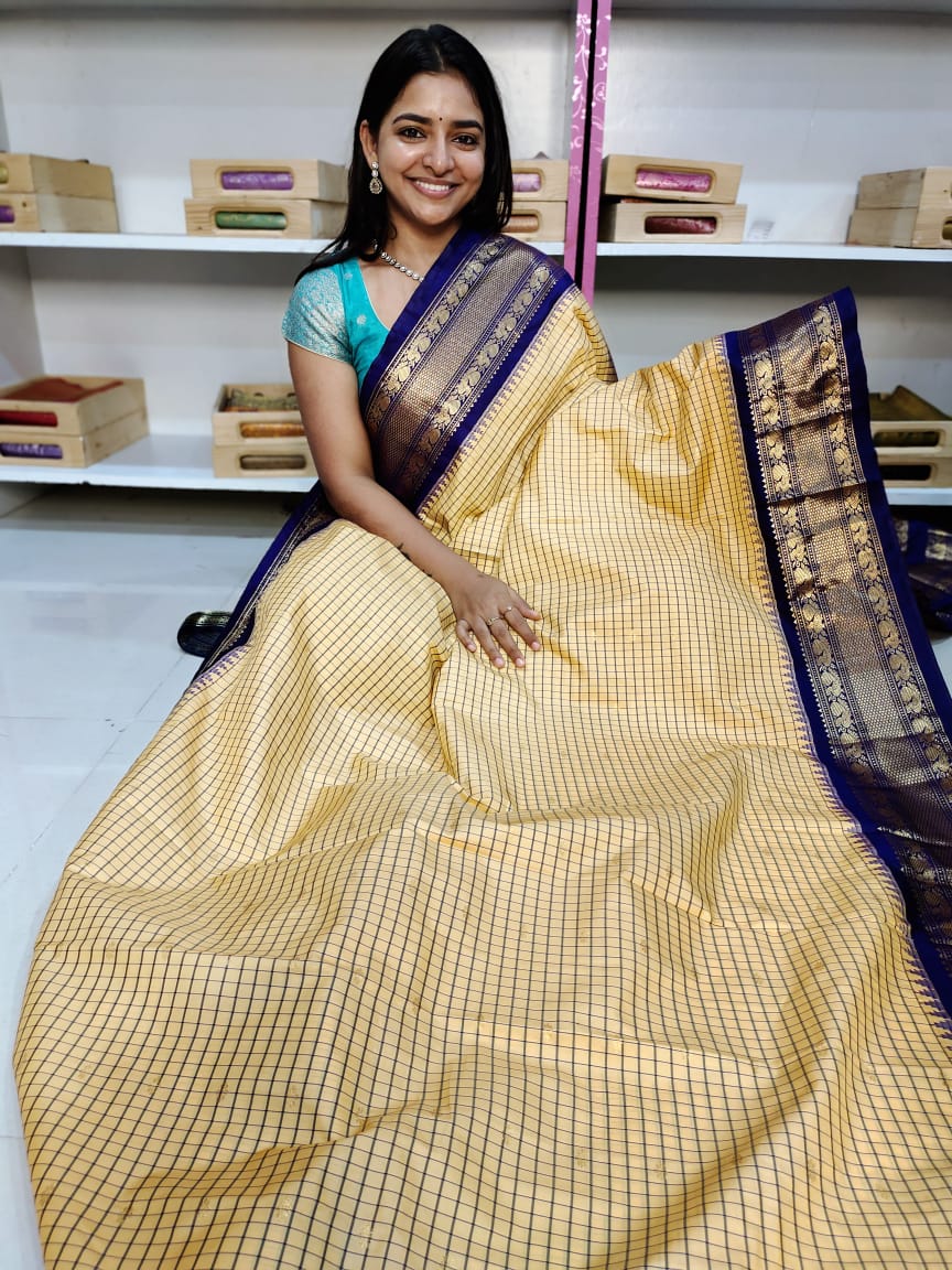 Gadwal offer sarees