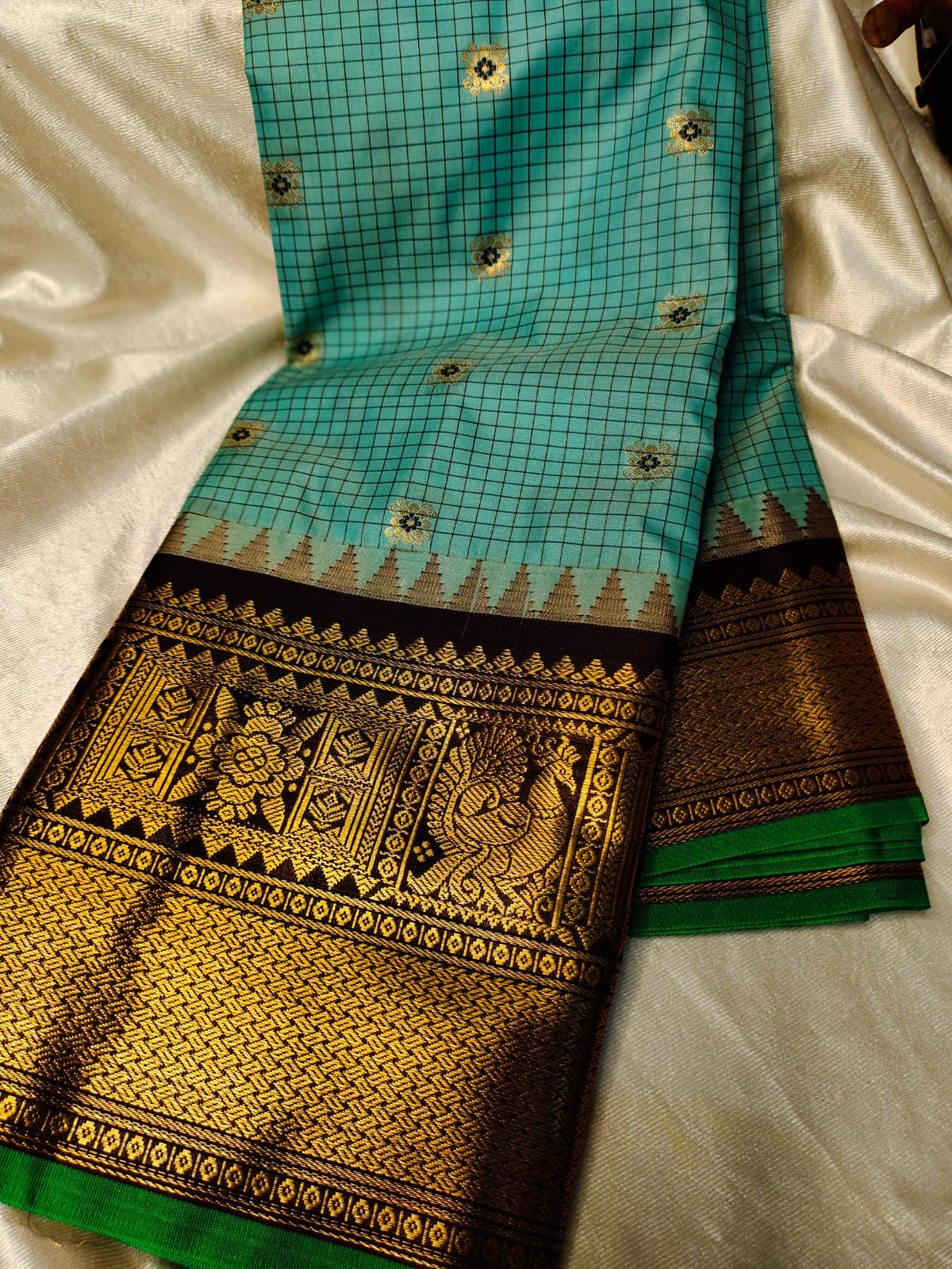 Vitange gadwal silk