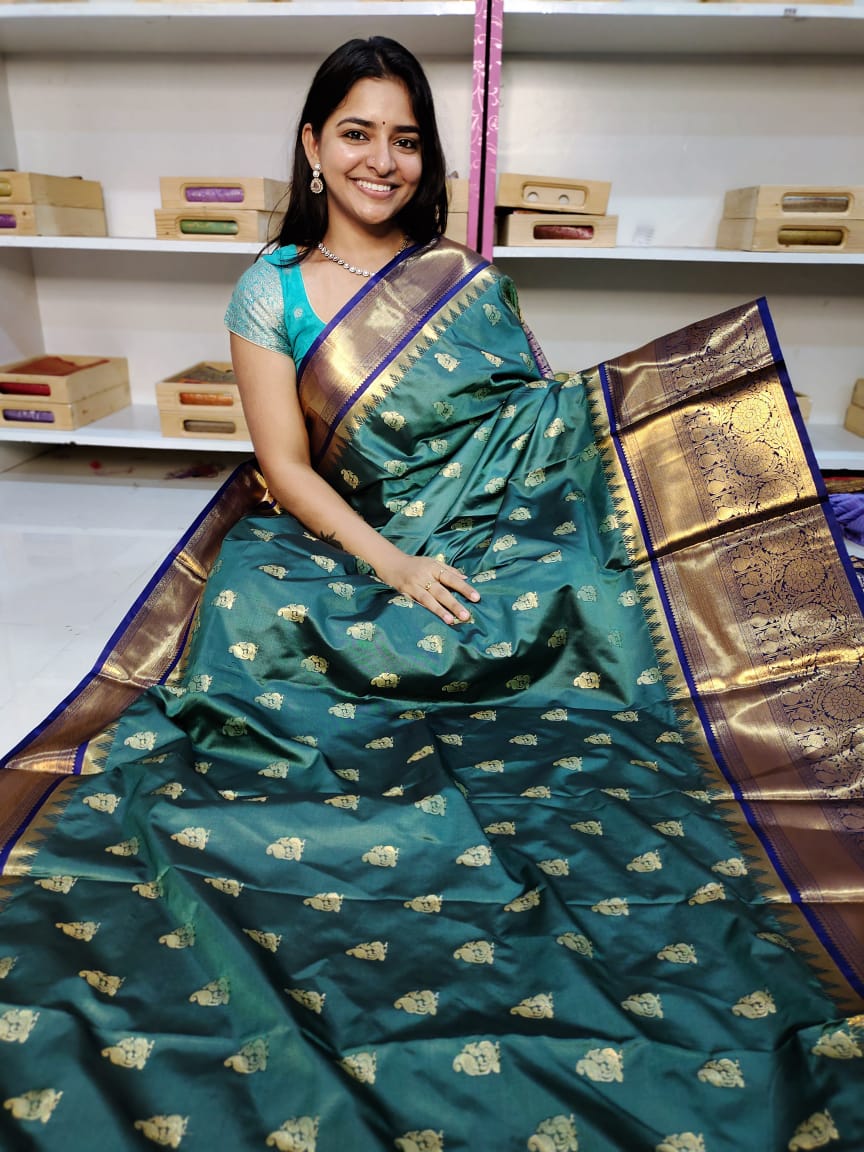 Gadwal offer sarees
