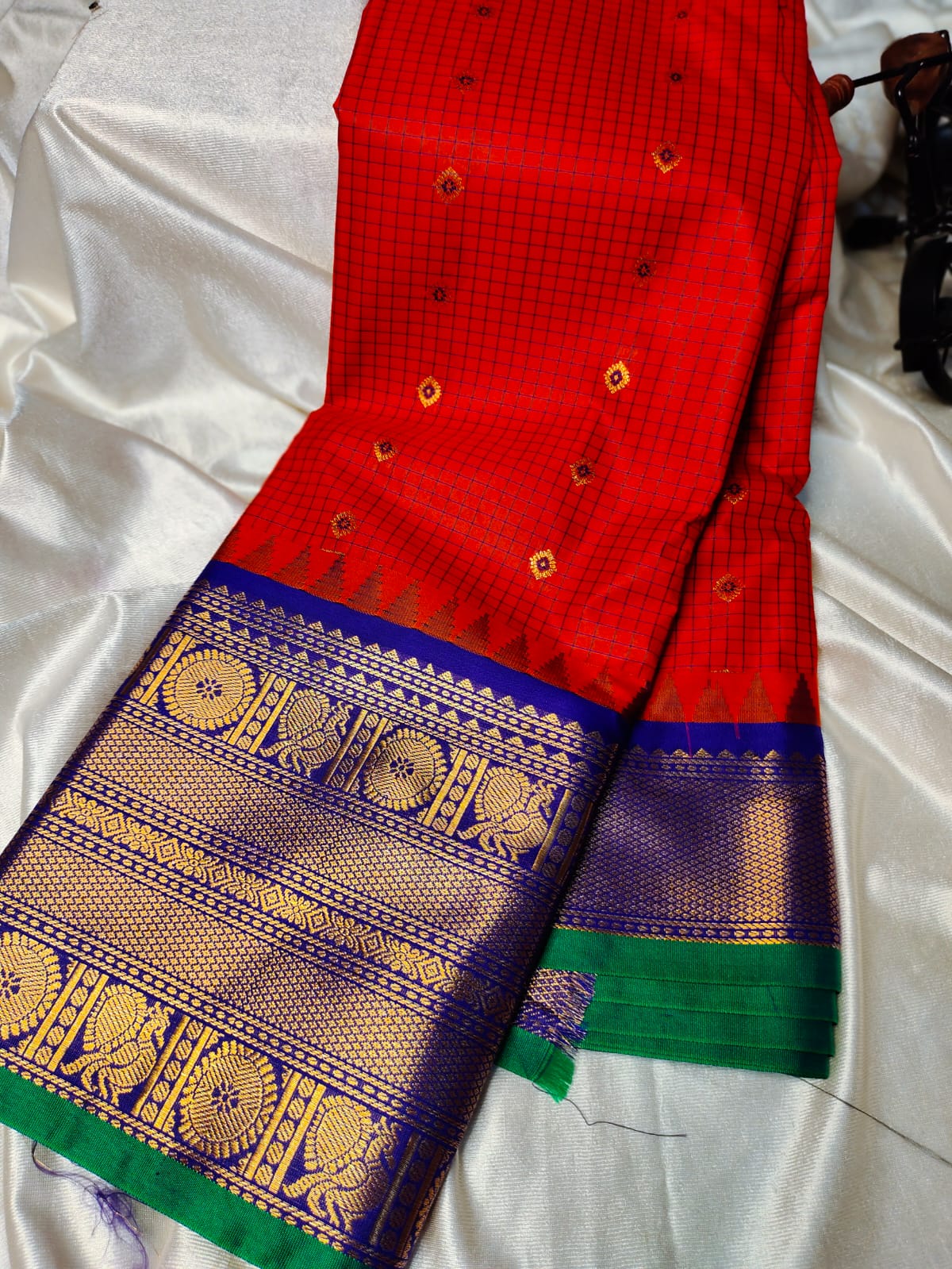 Vitange gadwal silk