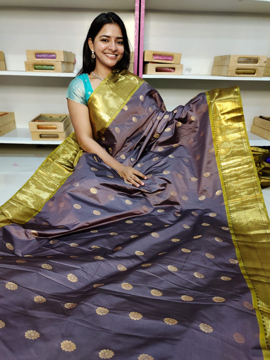 Gadwal offer sarees