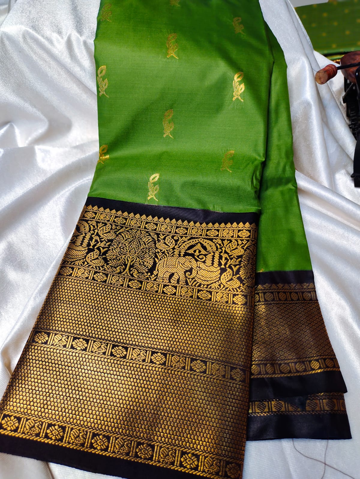 Vitange gadwal silk