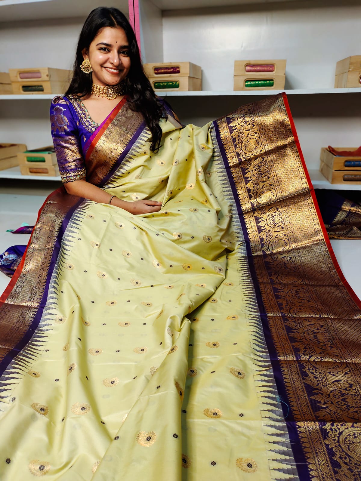 Vitange gadwal silk