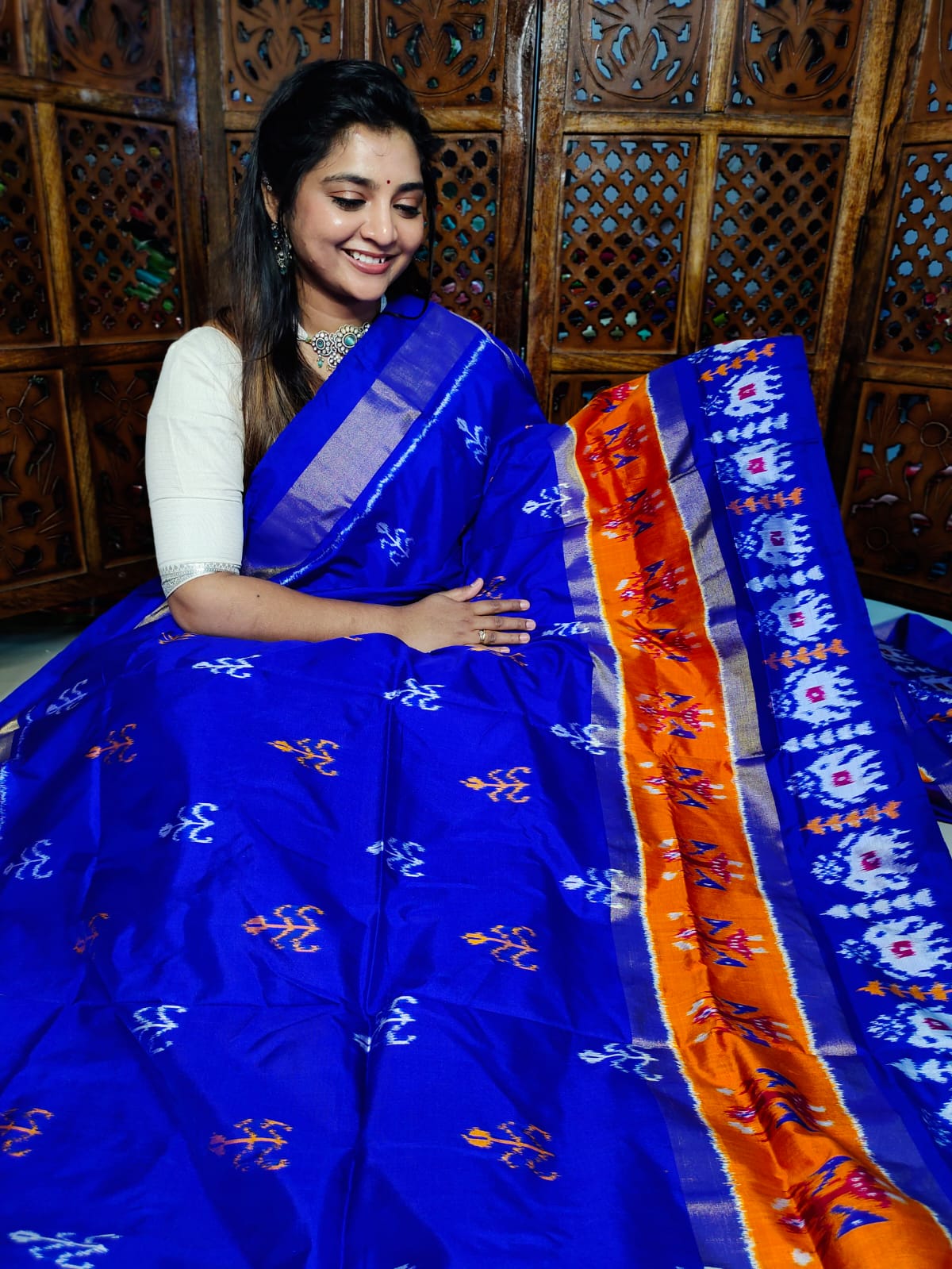 50% offer ikkat pattu sarees 
Silk mark certified