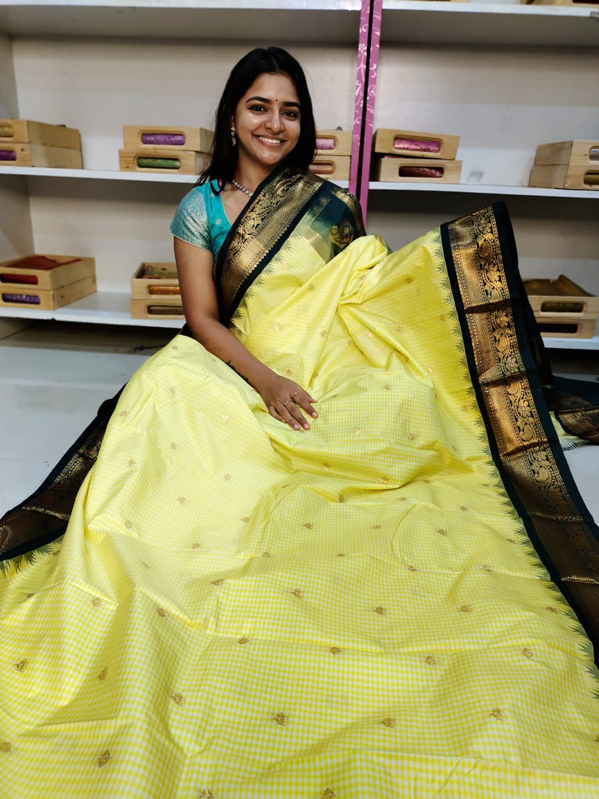 Gadwal offer sarees