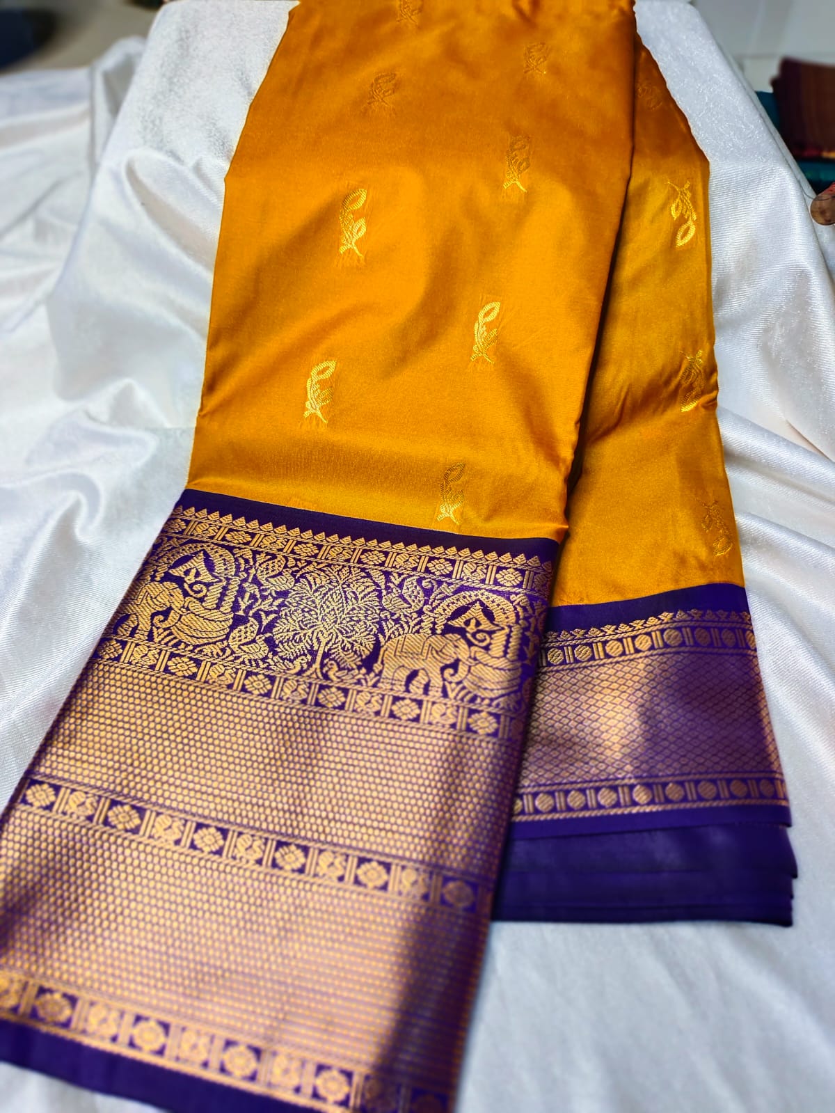 Vitange gadwal silk