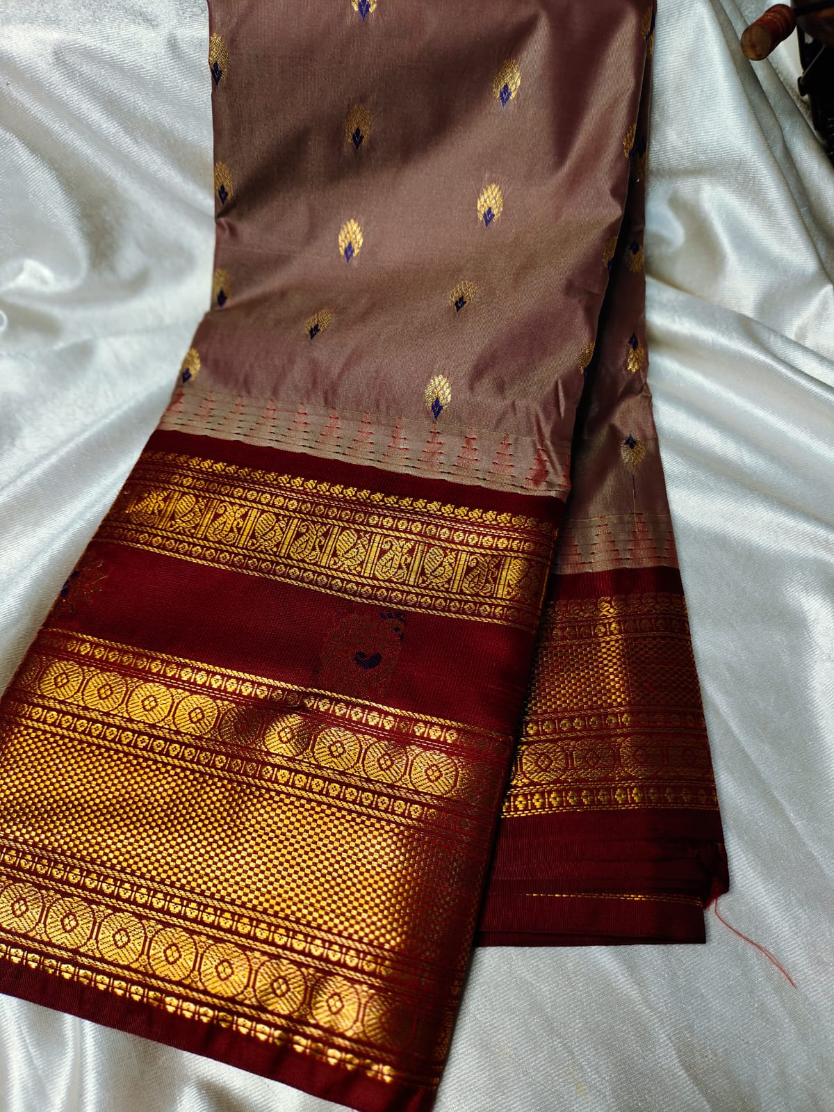 Vitange gadwal silk