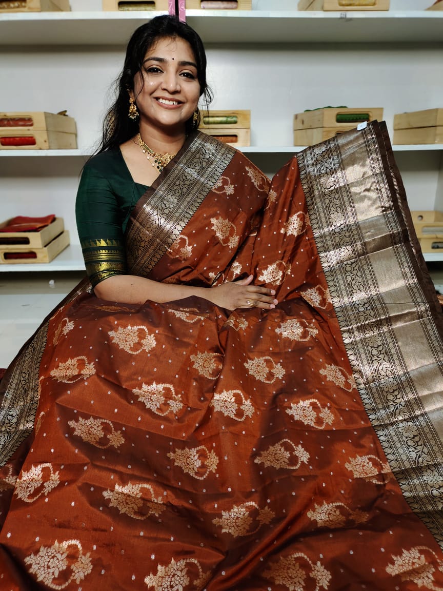 మృదువైన బనారసి పట్టు