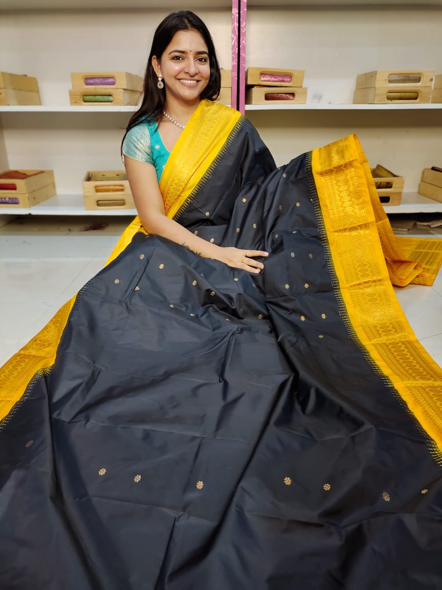Gadwal offer sarees
