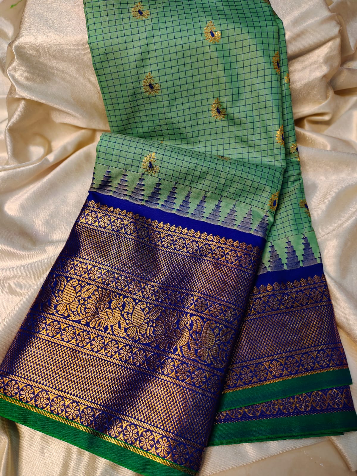 Vitange gadwal silk