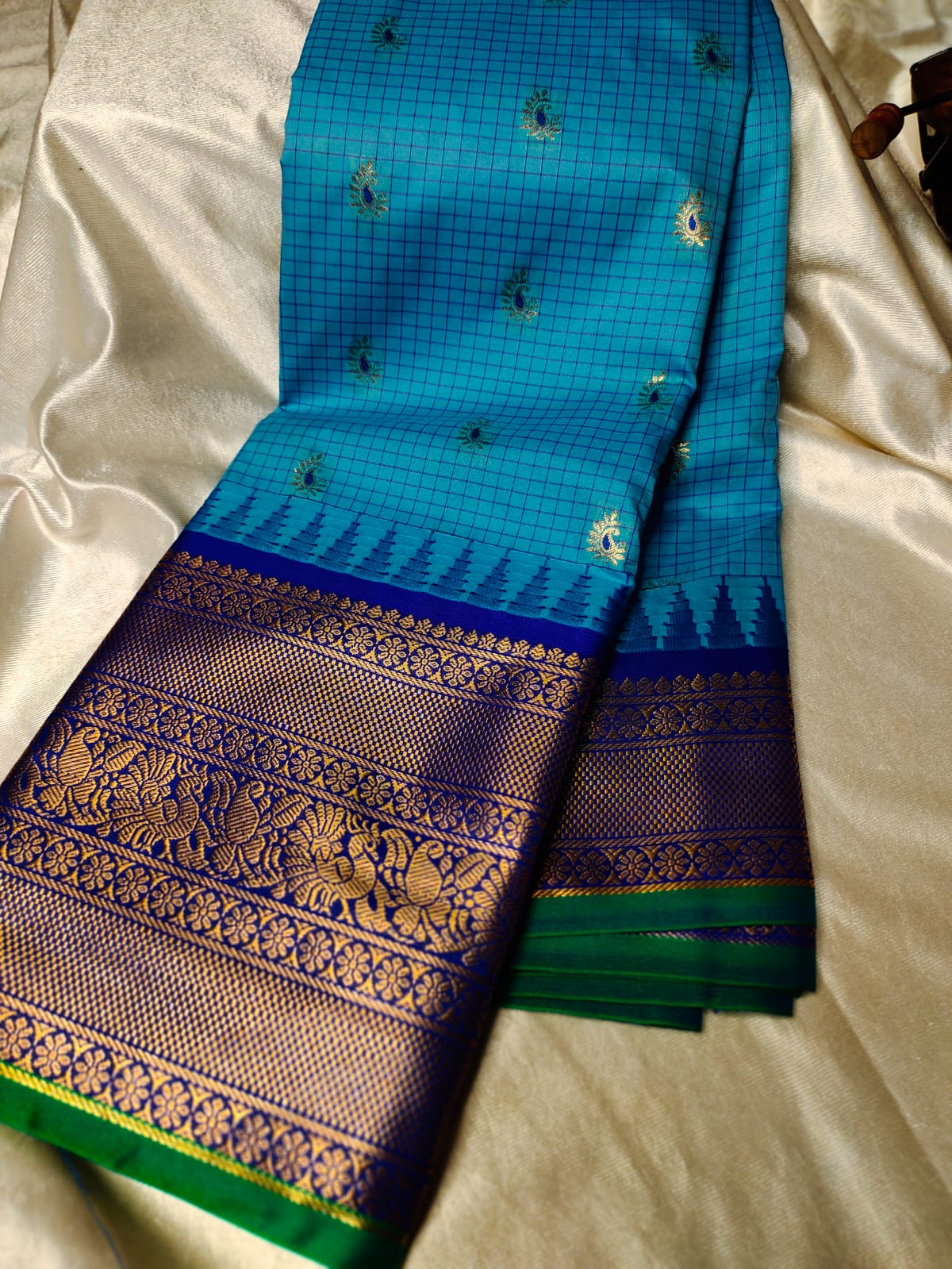 Vitange gadwal silk