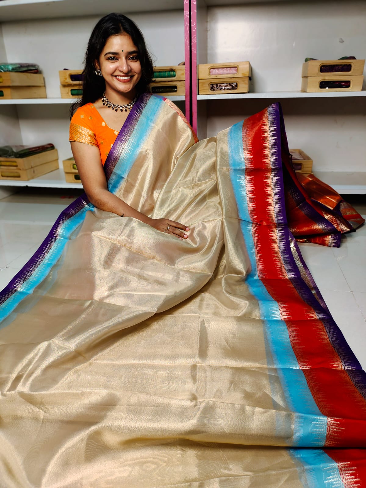దీపావళికి చీరలు ఆఫర్ చేయండి