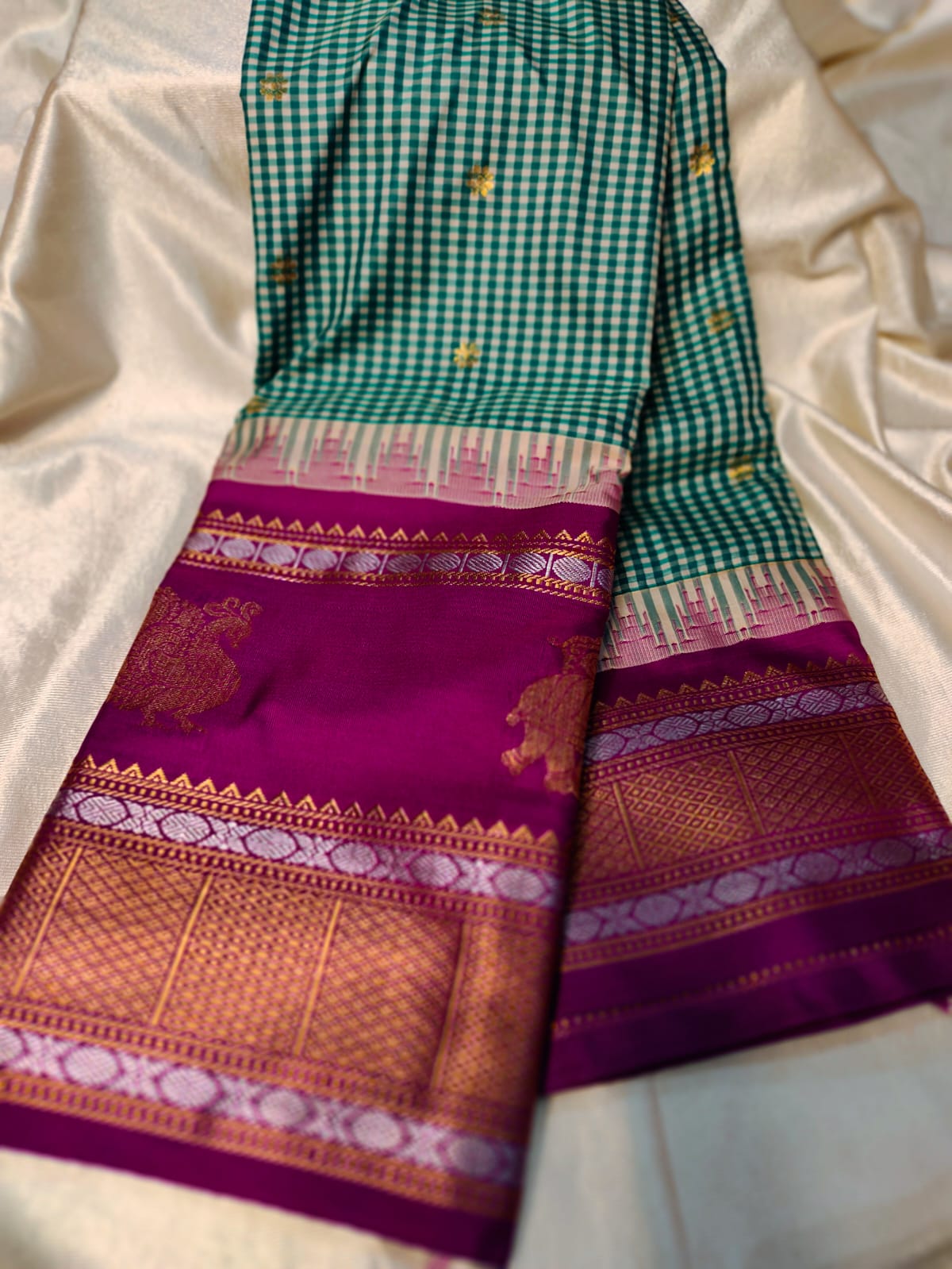 Vitange gadwal silk