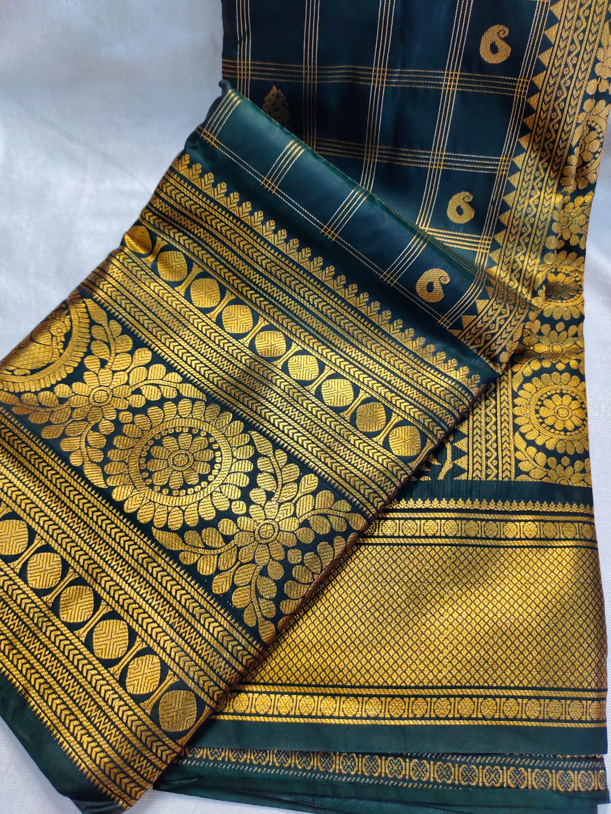 Vintage valli gadwal