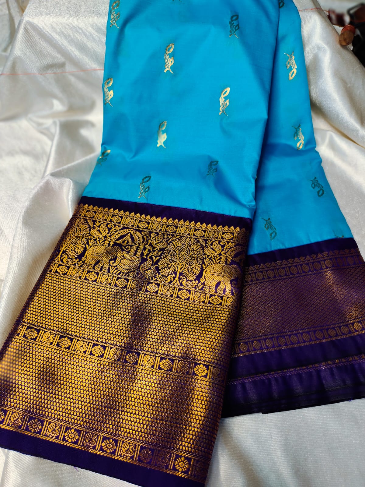 Vitange gadwal silk