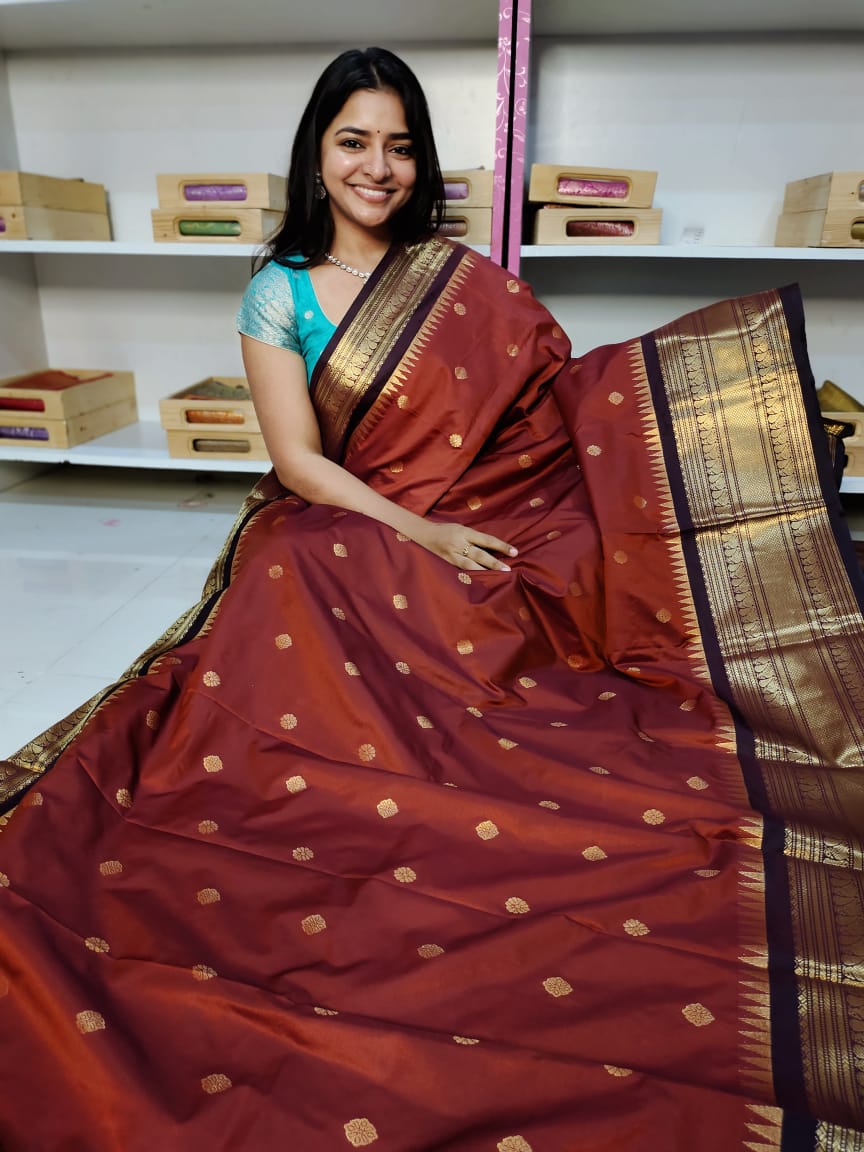 Gadwal offer sarees