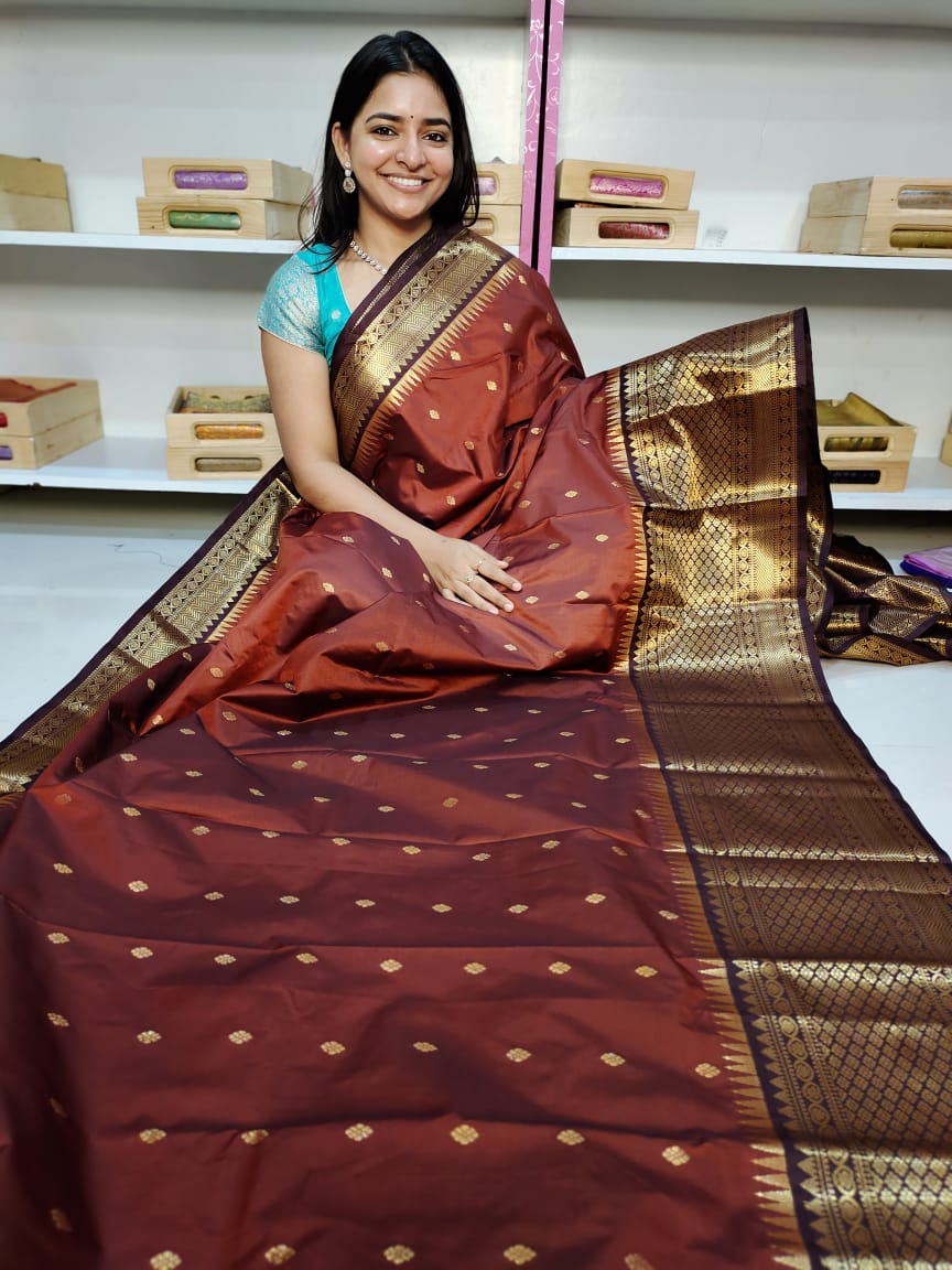 Gadwal offer sarees
