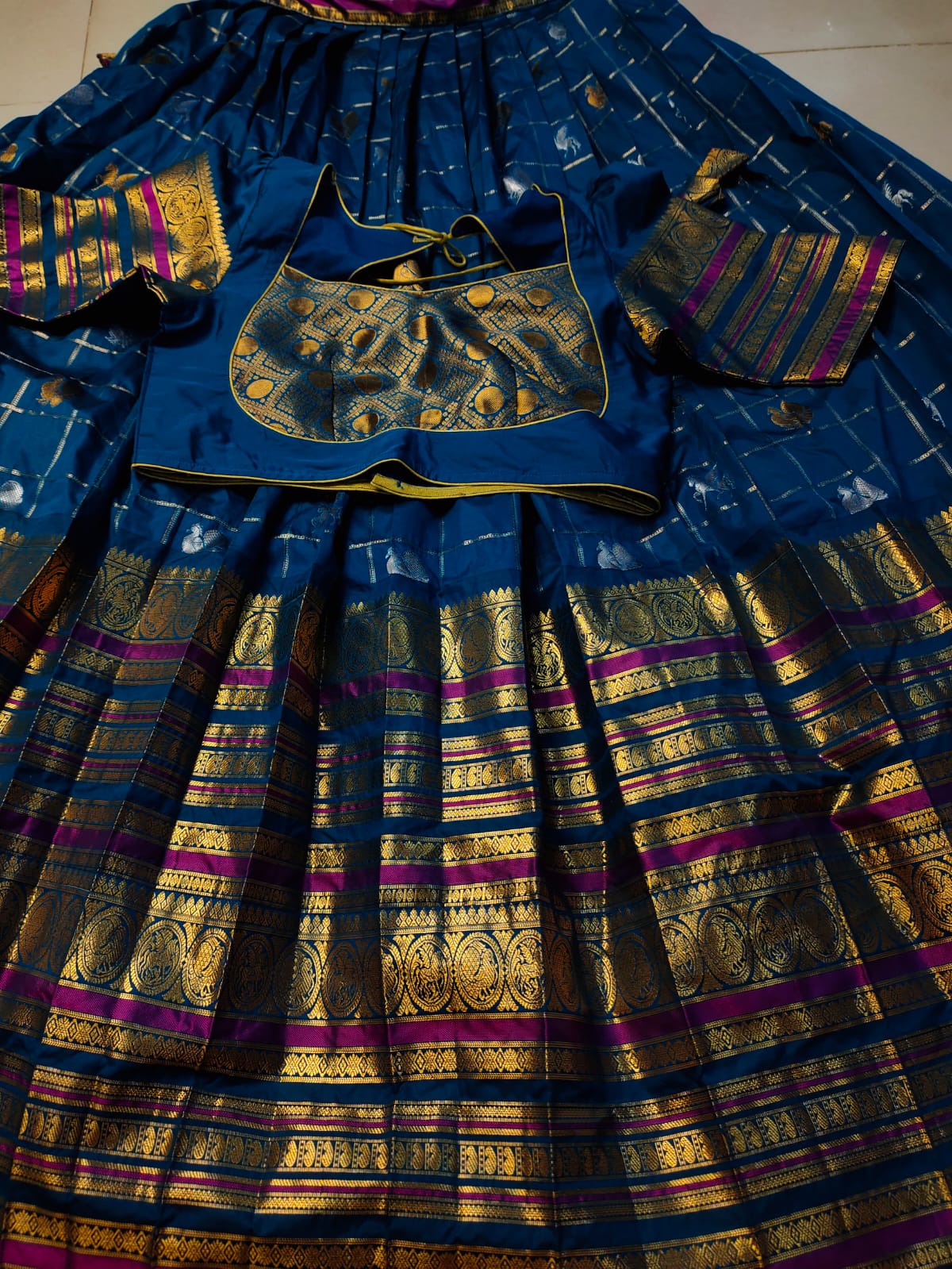 Vintage gadwal lehangas