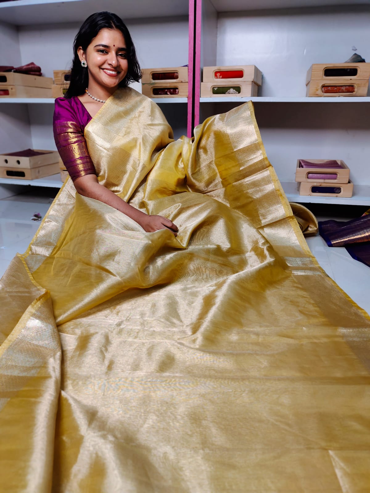 దీపావళికి చీరలు ఆఫర్ చేయండి