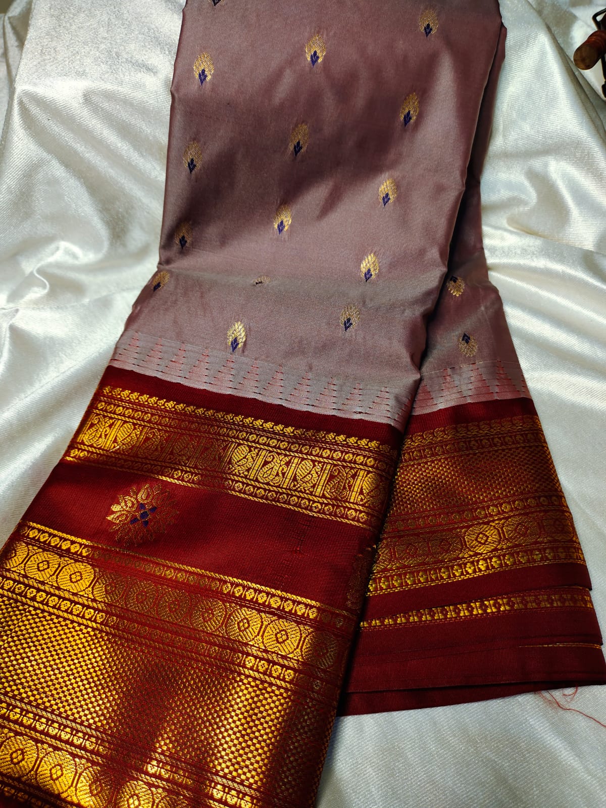 Vitange gadwal silk