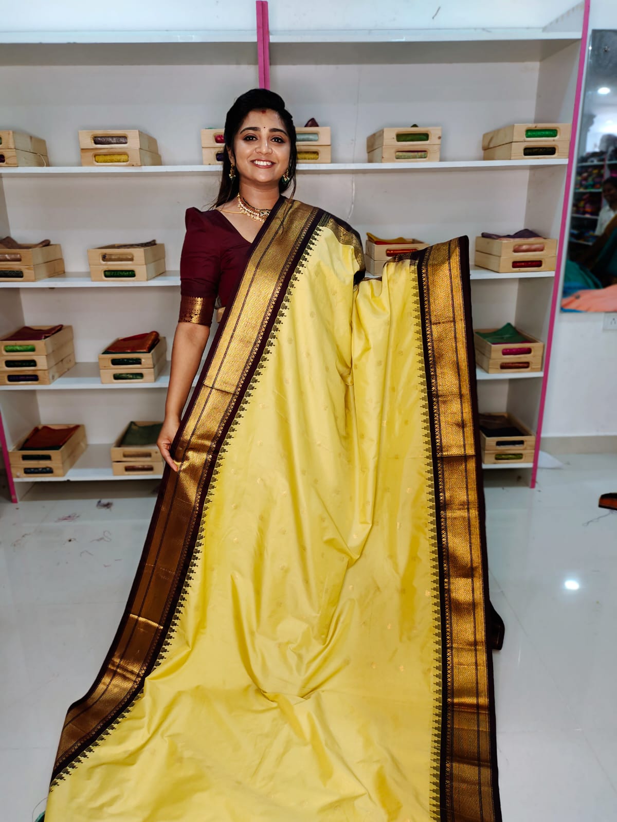 50% గద్వాల్ పట్టు చీరలను ఆఫర్ చేస్తాయి