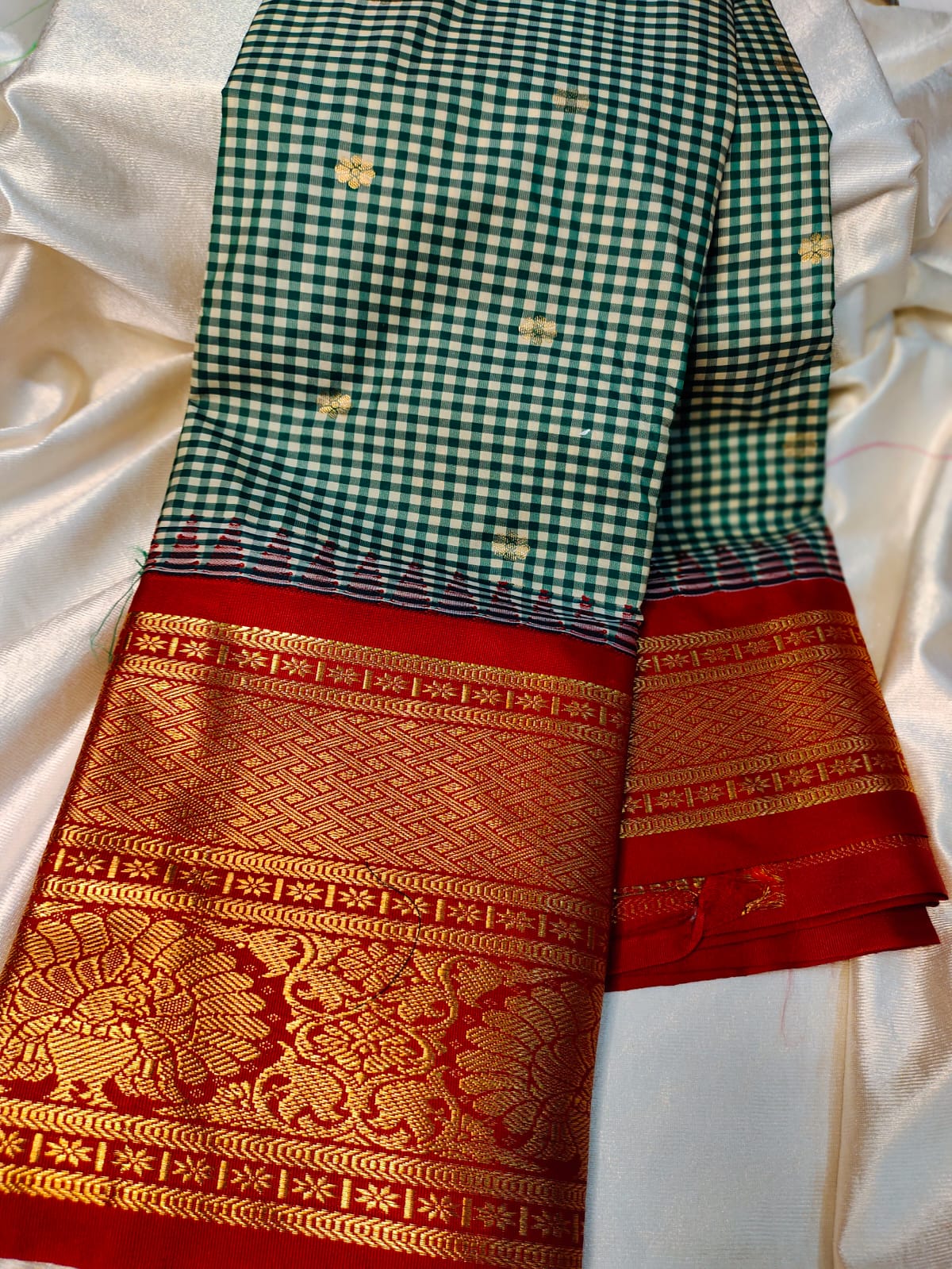 Vitange gadwal silk