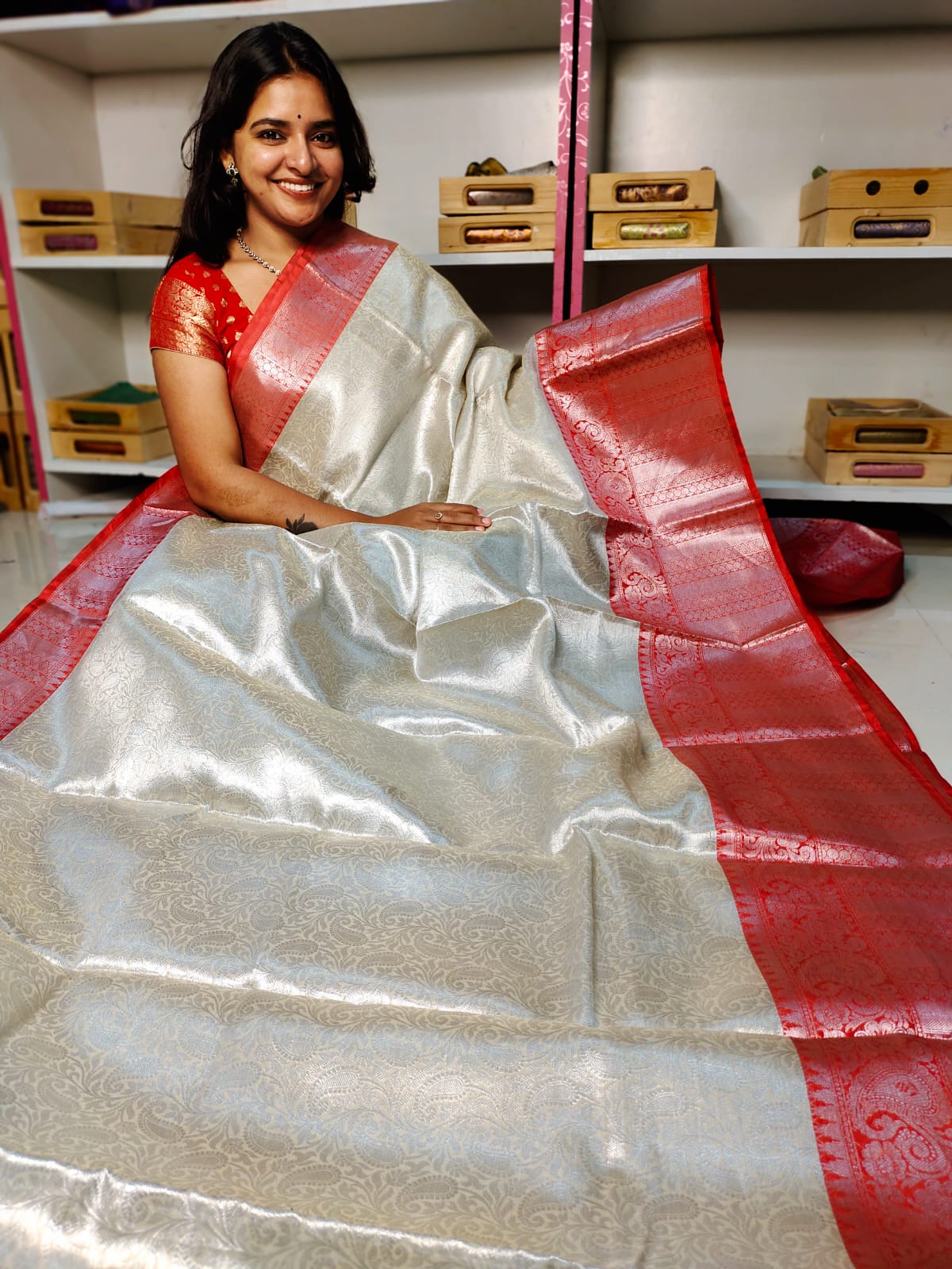 దీపావళికి చీరలు ఆఫర్ చేయండి