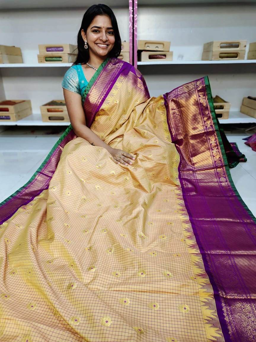 Gadwal offer sarees