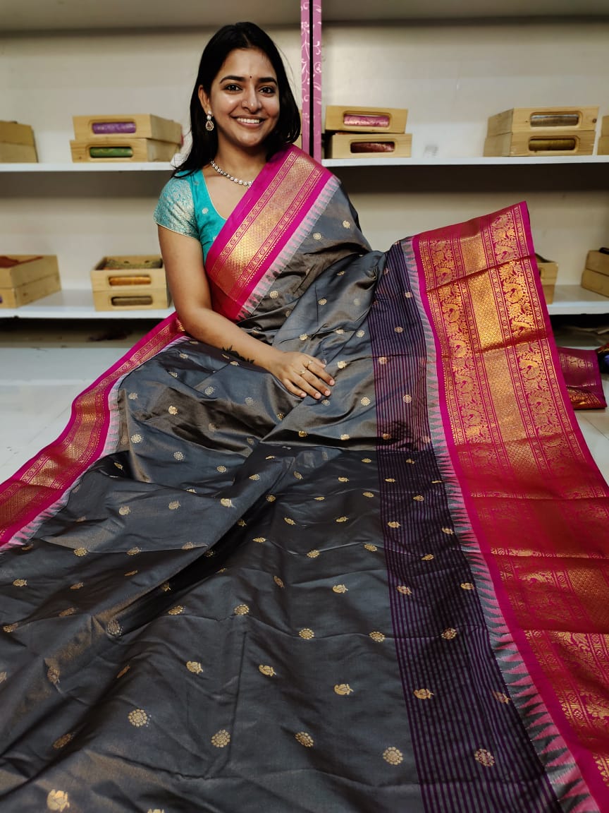 Gadwal offer sarees