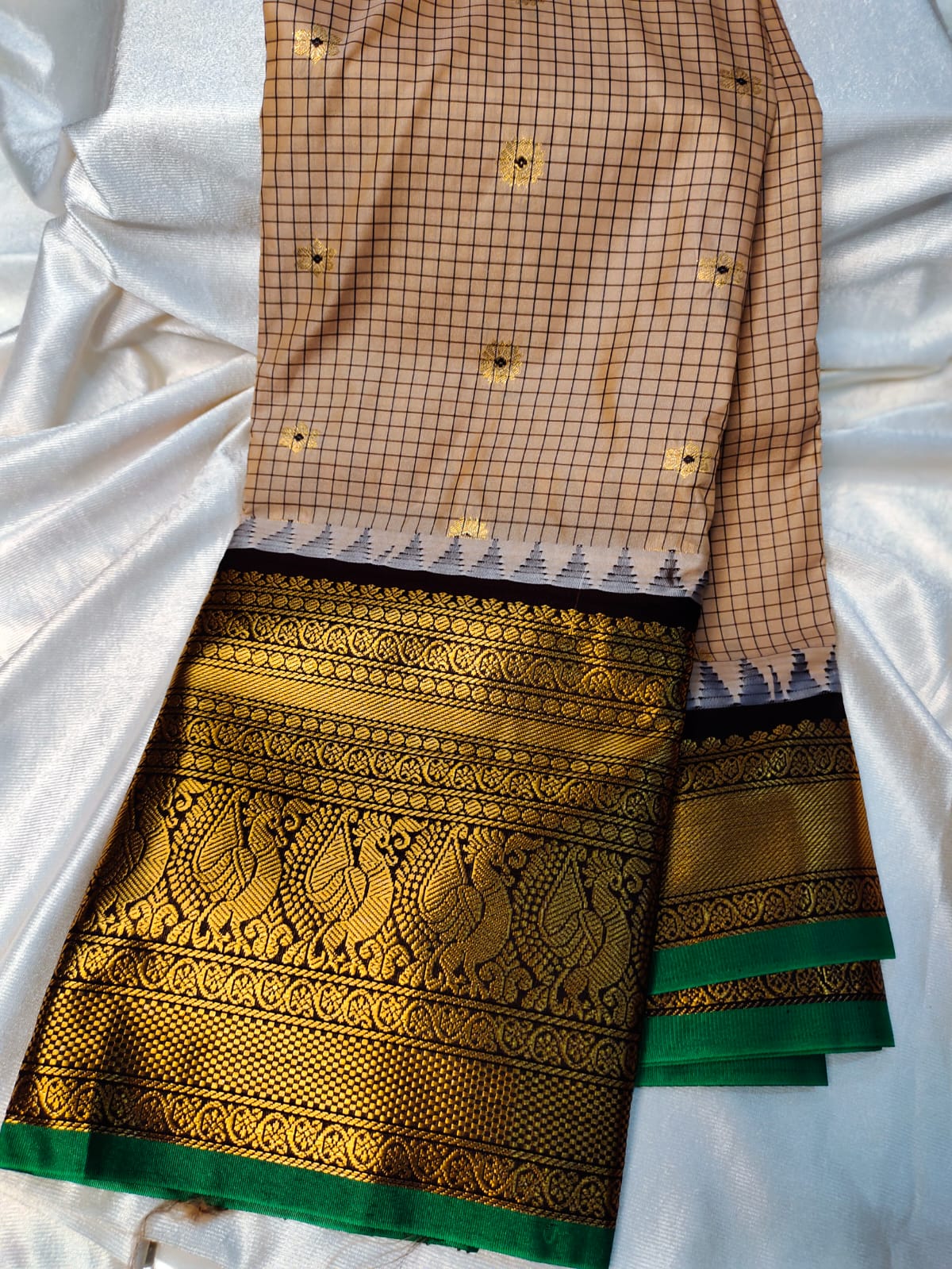 Vitange gadwal silk