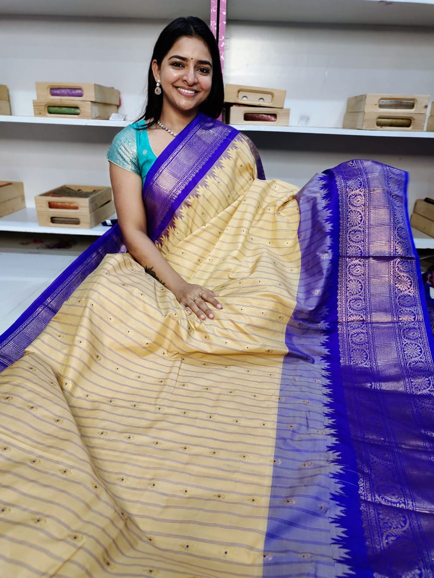 Gadwal offer sarees